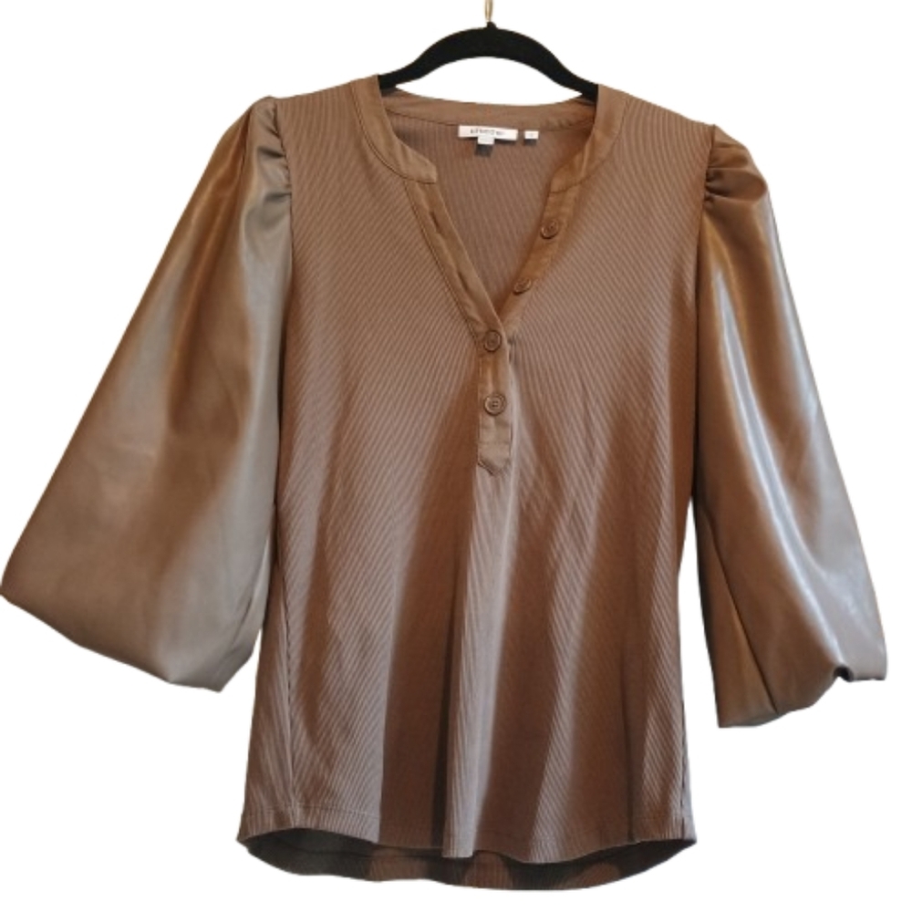 Chico's Women's Brown Mixed Media Blouse Size 0 (US Small) - Faux Leather Sleeve - Picture 2 of 13